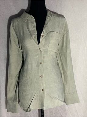 NWT Light Sage Button-Up casual textured Shirt